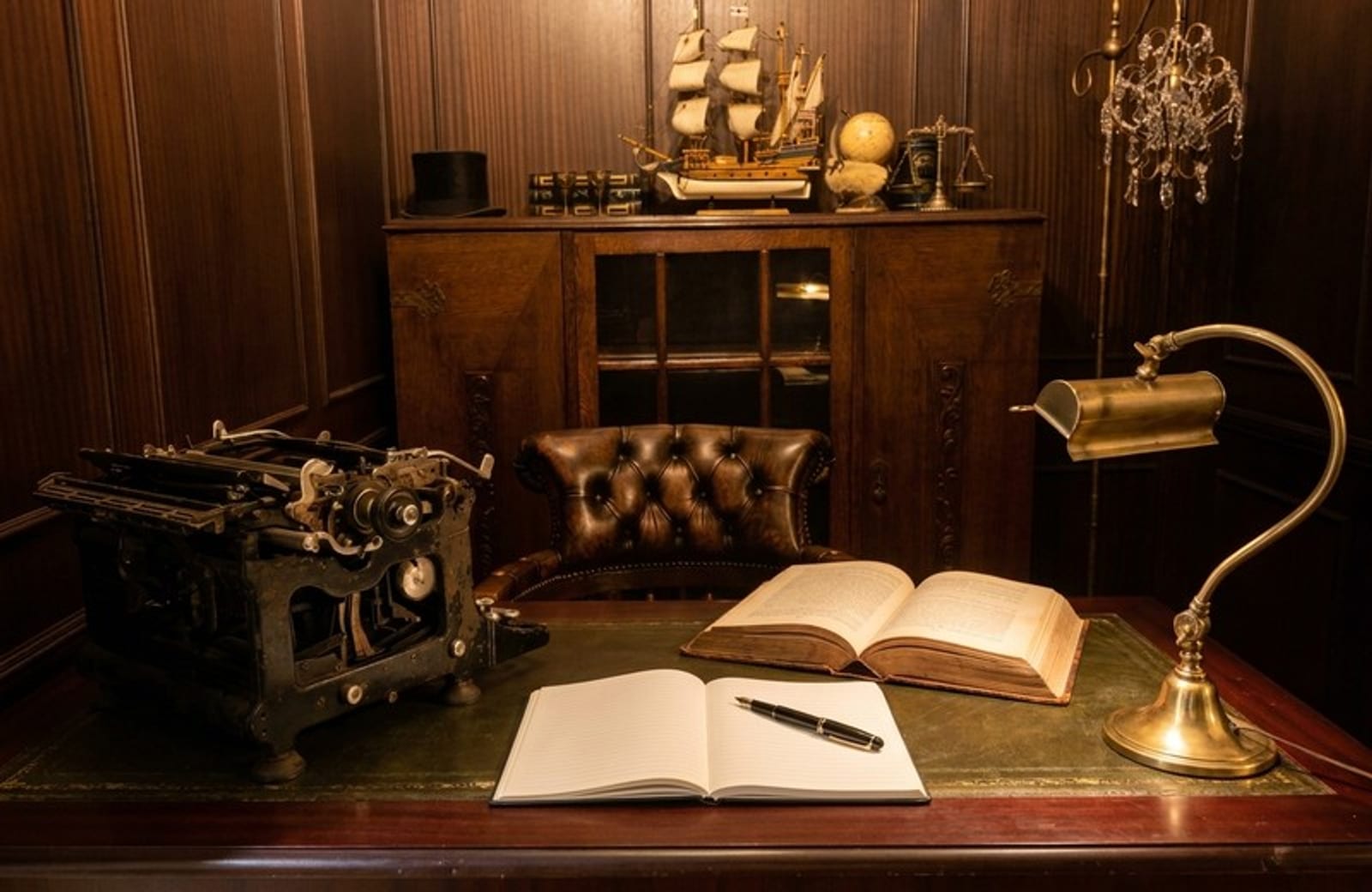 日本執事アカデミーの公式サイトより。カリキュラムの座学風景